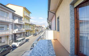 2 Bedroom Nice Home In Viareggio